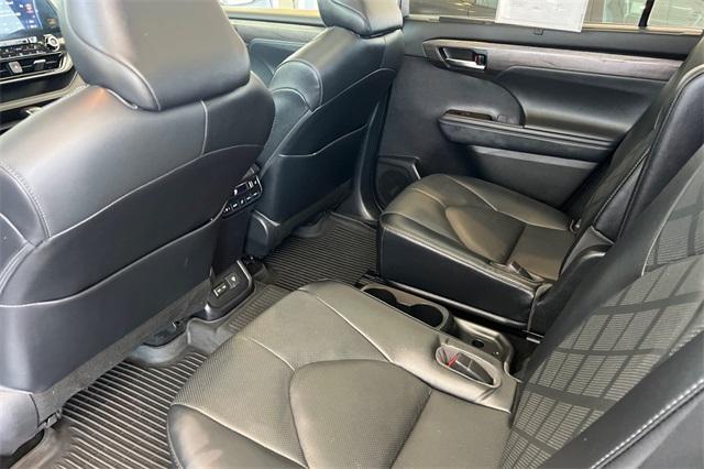 used 2022 Toyota Highlander car, priced at $43,981