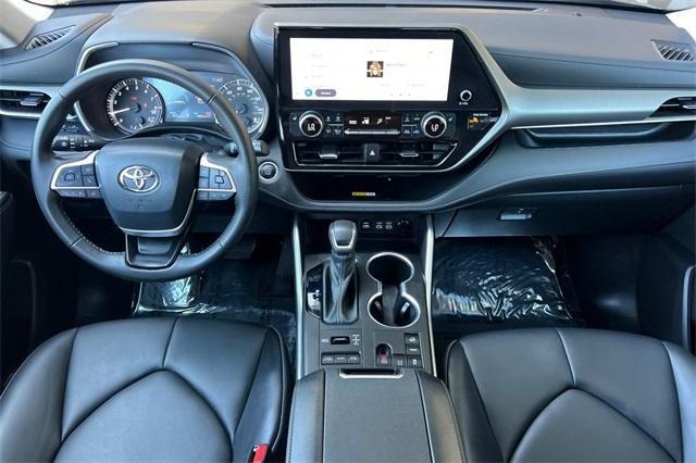used 2024 Toyota Highlander car, priced at $45,283