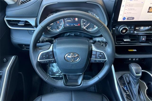 used 2024 Toyota Highlander car, priced at $45,283