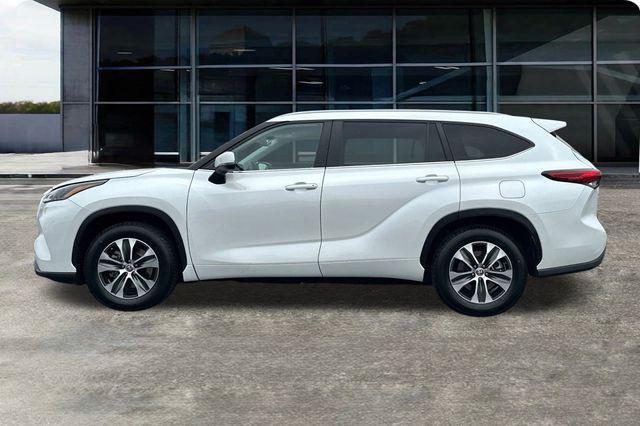 used 2023 Toyota Highlander car, priced at $33,982