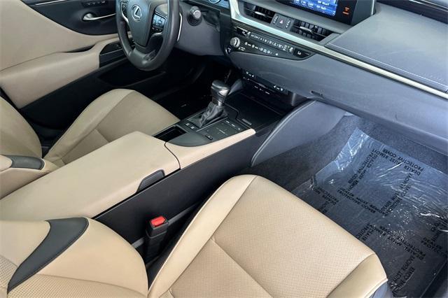 used 2021 Lexus ES 300h car, priced at $31,961