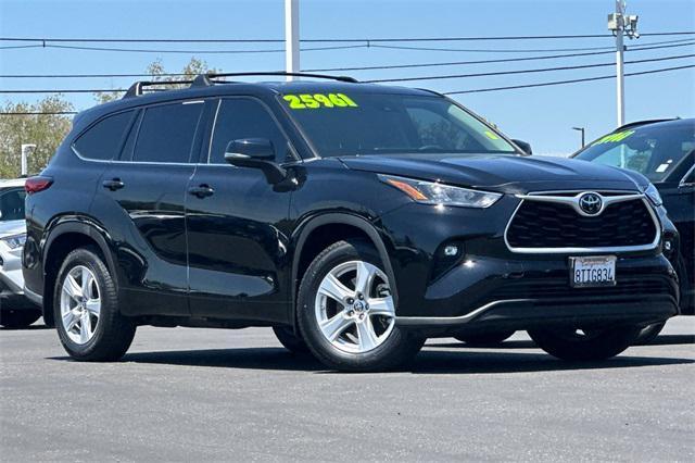 used 2020 Toyota Highlander car, priced at $25,562