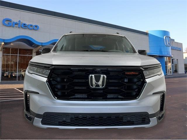 new 2025 Honda Pilot car, priced at $50,795