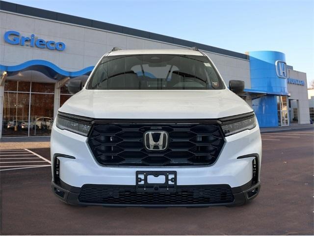 new 2025 Honda Pilot car, priced at $44,205
