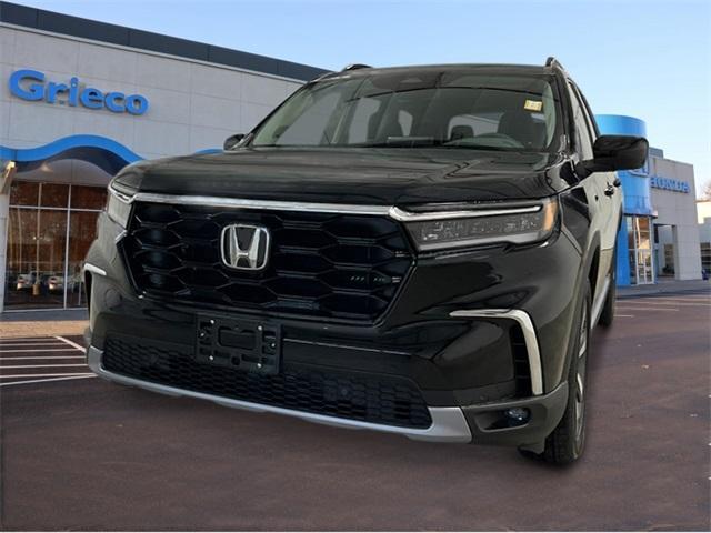 new 2025 Honda Pilot car, priced at $51,050