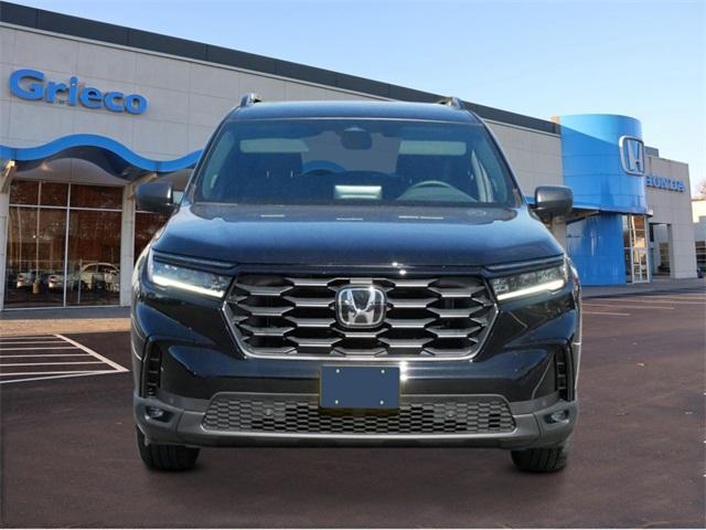 new 2025 Honda Pilot car, priced at $43,795