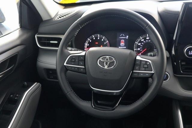 used 2021 Toyota Highlander car, priced at $30,300