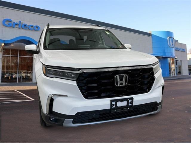 new 2025 Honda Pilot car, priced at $54,630