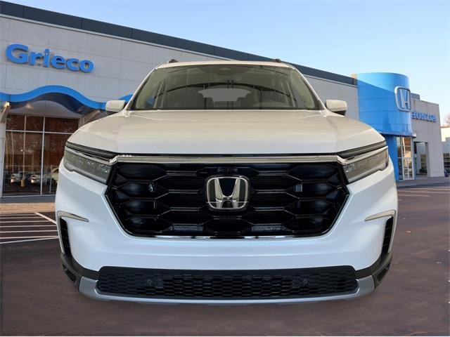 new 2025 Honda Pilot car, priced at $53,405