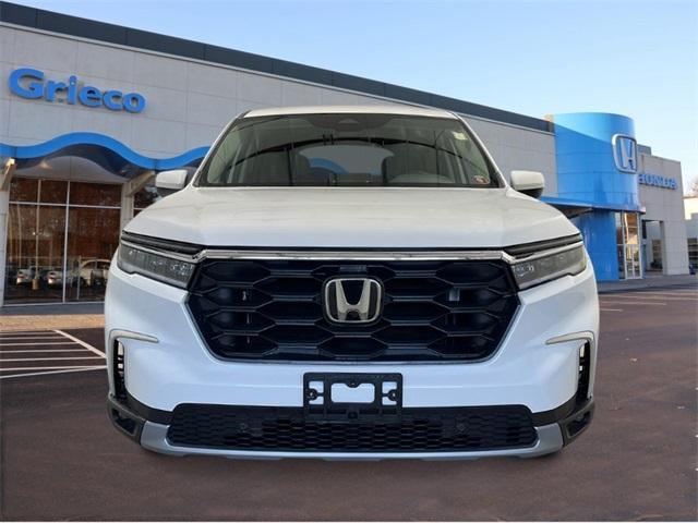 new 2025 Honda Pilot car, priced at $47,450