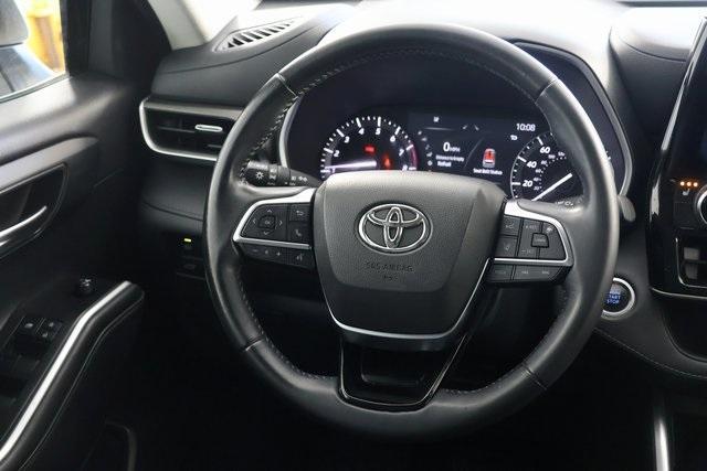used 2021 Toyota Highlander car, priced at $32,801