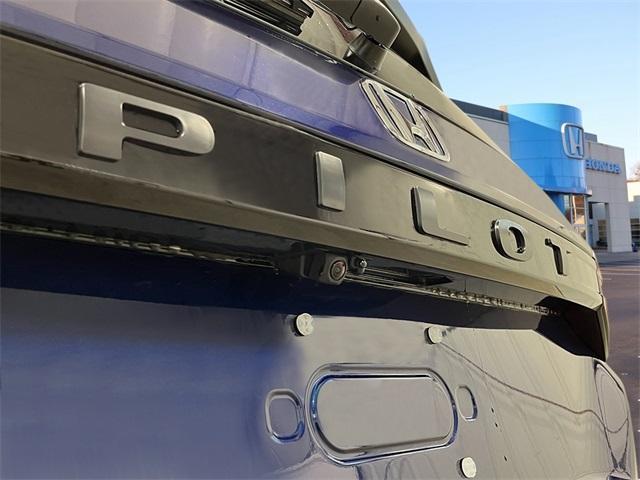 new 2025 Honda Pilot car, priced at $45,595