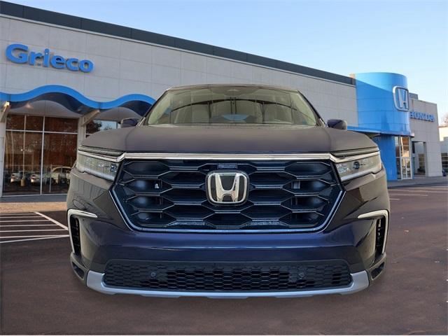new 2025 Honda Pilot car, priced at $45,595