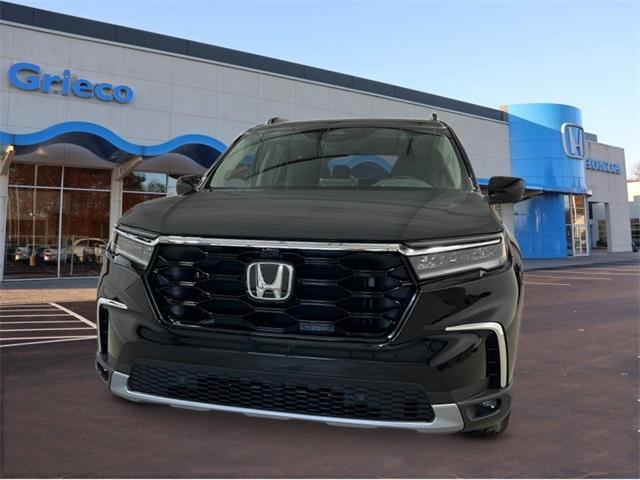 new 2025 Honda Pilot car, priced at $54,475