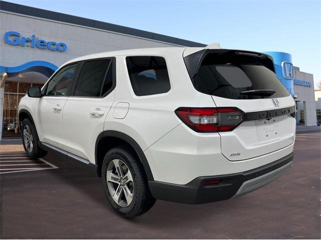 new 2025 Honda Pilot car, priced at $46,050