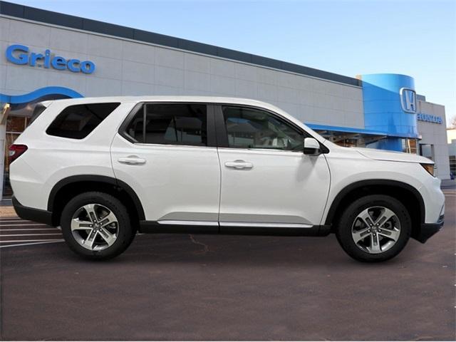 new 2025 Honda Pilot car, priced at $46,050