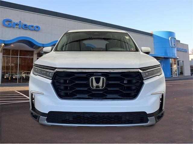 new 2025 Honda Pilot car, priced at $46,050