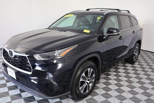 used 2024 Toyota Highlander car, priced at $40,999