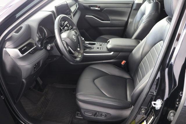 used 2024 Toyota Highlander car, priced at $40,999