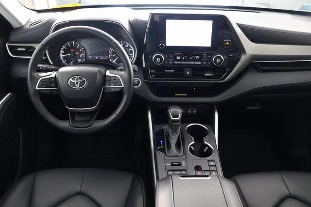 used 2024 Toyota Highlander car, priced at $40,999
