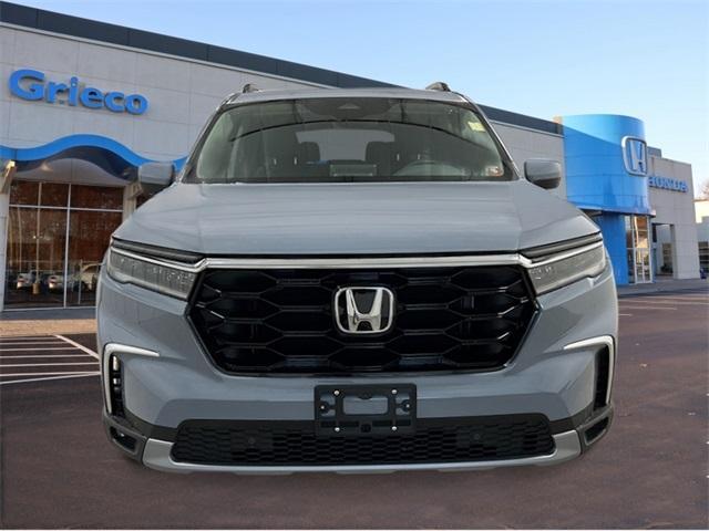 new 2025 Honda Pilot car, priced at $52,235