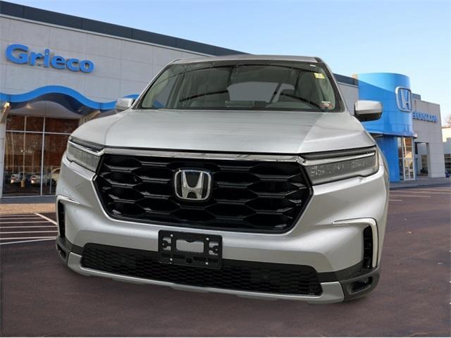 new 2025 Honda Pilot car, priced at $45,595