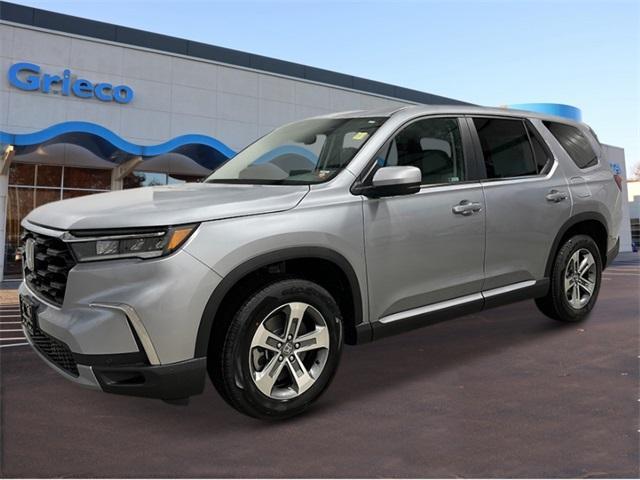 new 2025 Honda Pilot car, priced at $45,595
