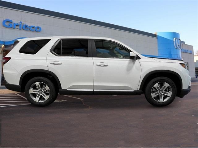 new 2025 Honda Pilot car, priced at $46,050