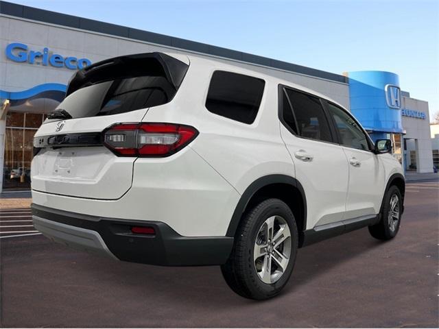 new 2025 Honda Pilot car, priced at $46,050
