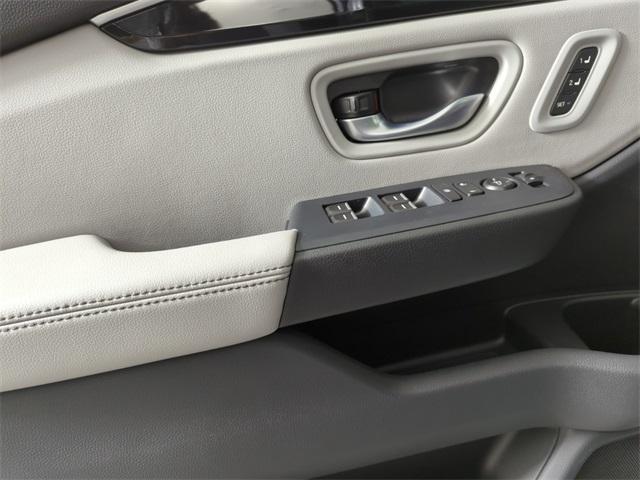 new 2025 Honda Pilot car, priced at $51,495