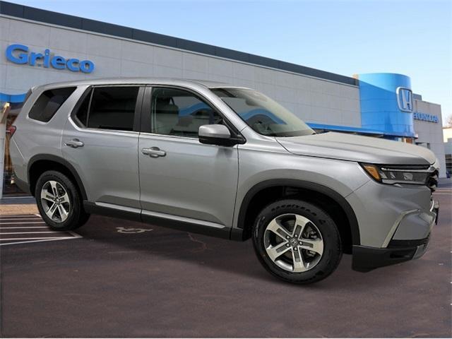 new 2025 Honda Pilot car, priced at $47,825