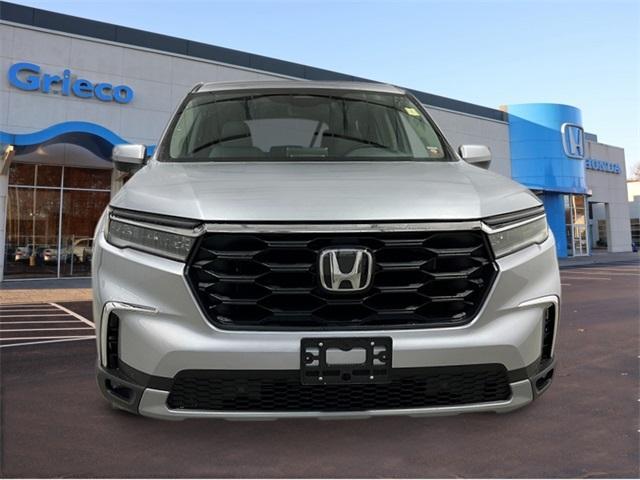 new 2025 Honda Pilot car, priced at $47,825