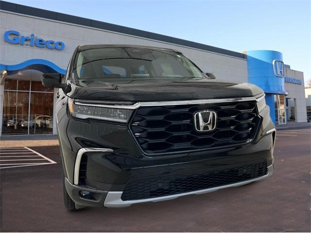 new 2025 Honda Pilot car, priced at $46,325