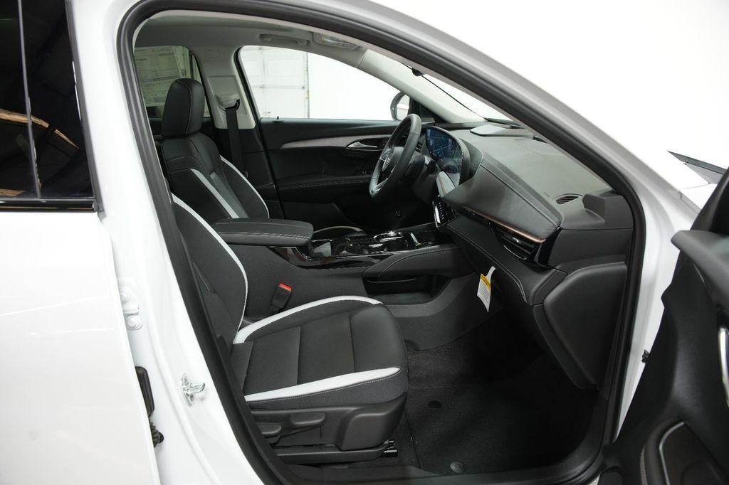 new 2025 Buick Envision car, priced at $39,035