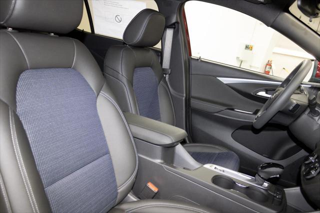 new 2025 Buick Envista car, priced at $24,130