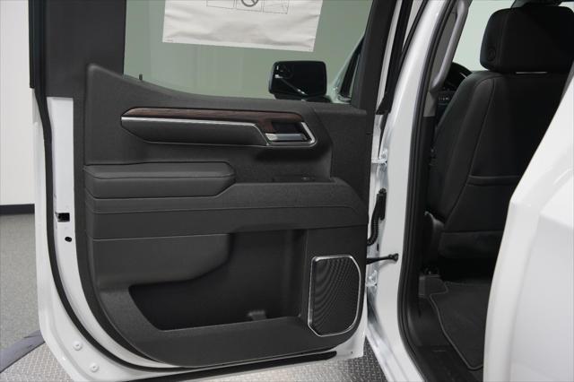 new 2025 GMC Sierra 1500 car, priced at $48,245