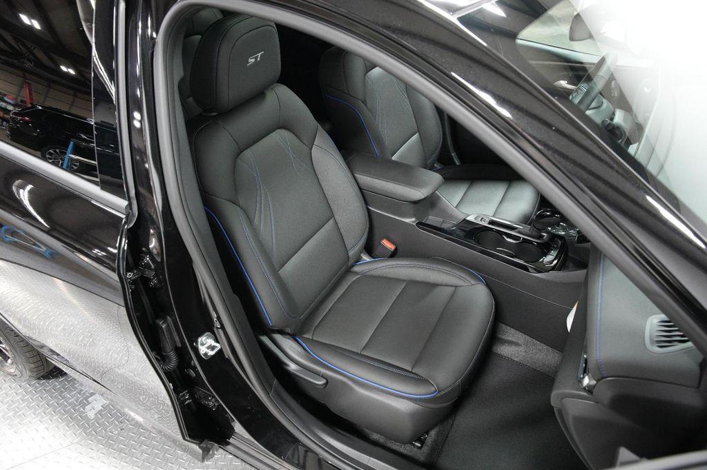 new 2025 Buick Envista car, priced at $27,470