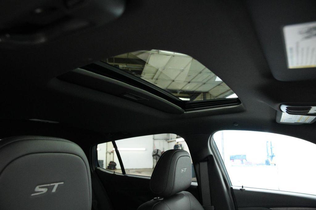 new 2025 Buick Envista car, priced at $28,620