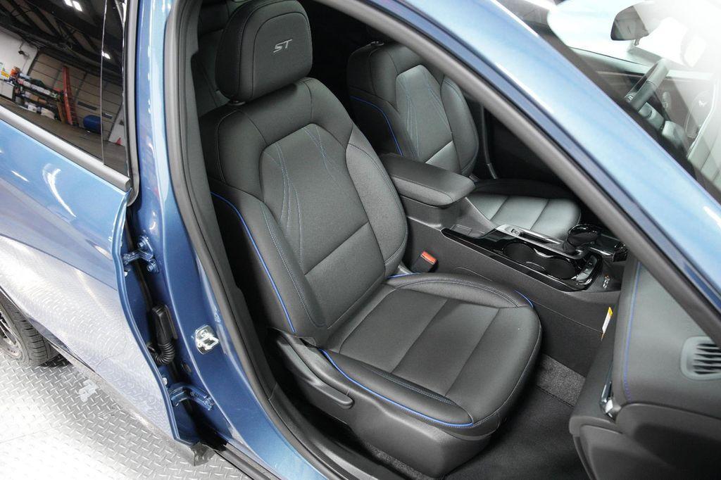 new 2025 Buick Envista car, priced at $28,620