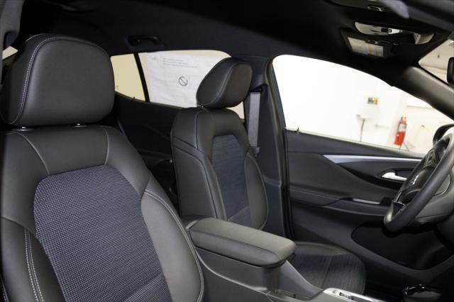 new 2025 Buick Envista car, priced at $24,130
