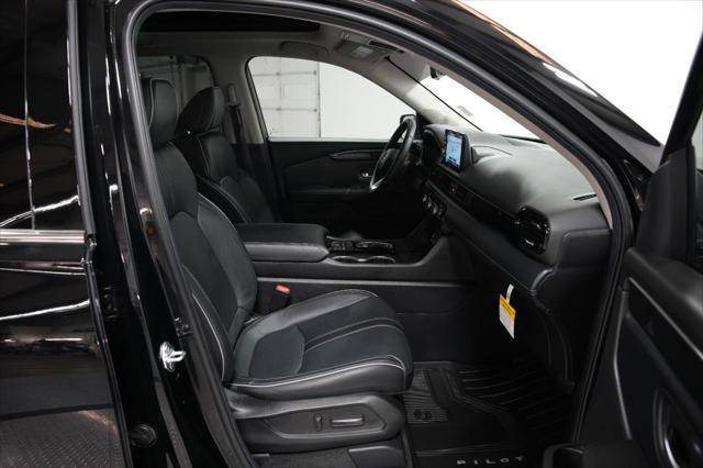 used 2025 Honda Pilot car, priced at $52,300