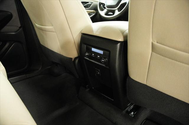 used 2023 Chevrolet Traverse car, priced at $32,200