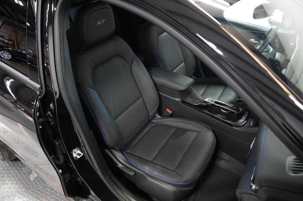 new 2025 Buick Envista car, priced at $28,320