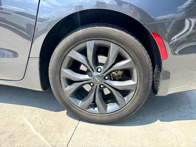 used 2018 Chrysler Pacifica car, priced at $11,995