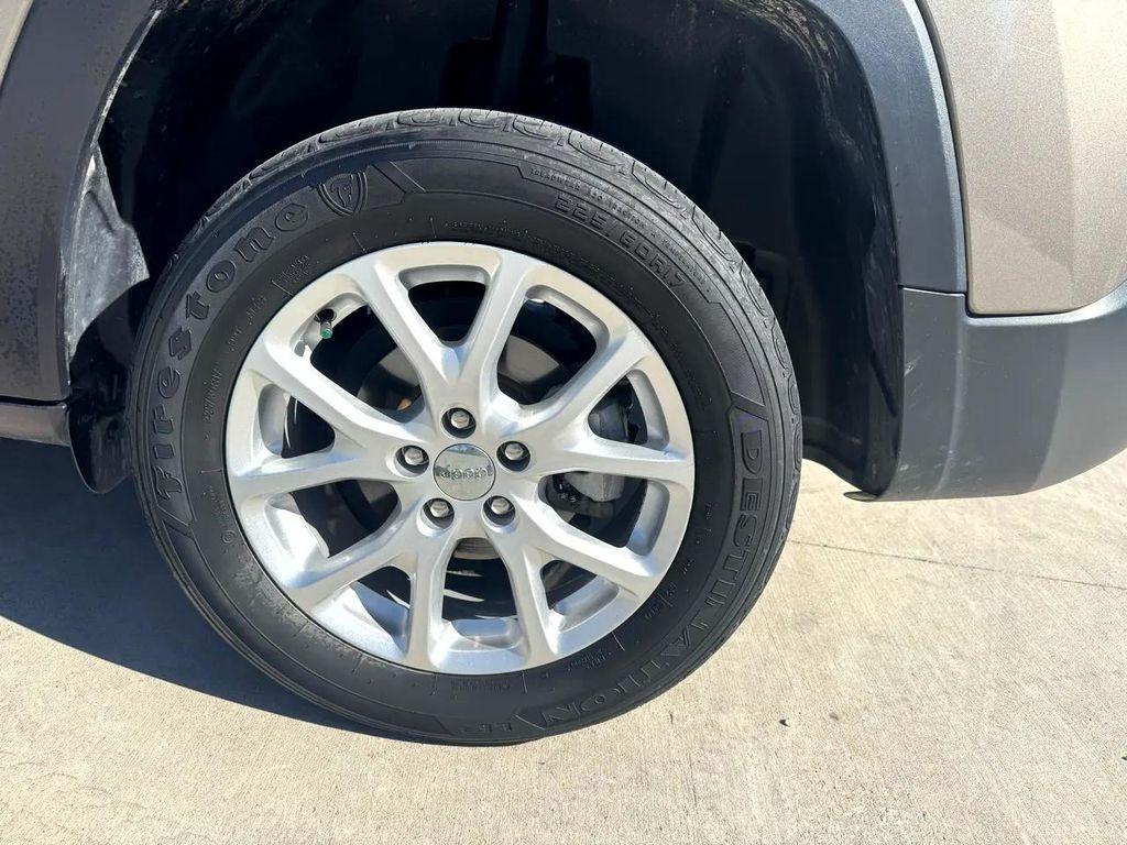 used 2018 Jeep Cherokee car, priced at $16,995