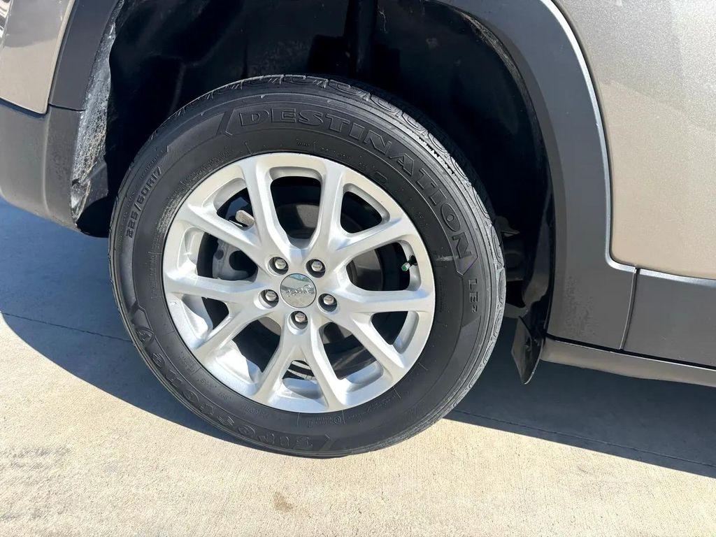 used 2018 Jeep Cherokee car, priced at $16,995