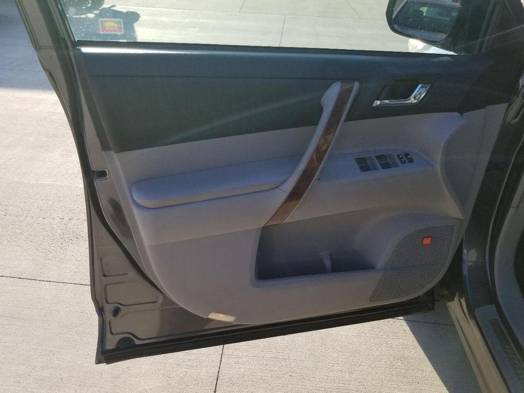used 2013 Toyota Highlander car, priced at $12,995
