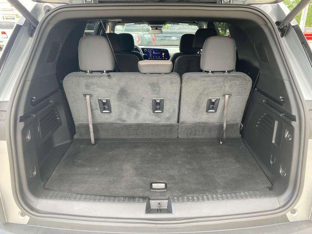 used 2024 Chevrolet Traverse car, priced at $33,487