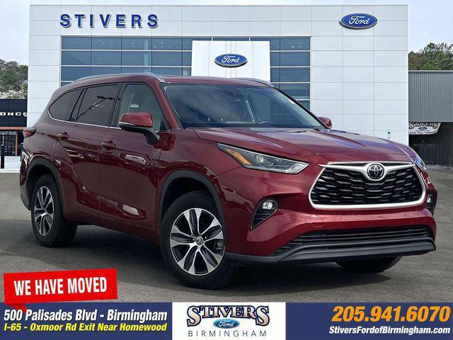 used 2021 Toyota Highlander car, priced at $26,561