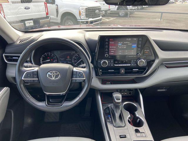 used 2021 Toyota Highlander car, priced at $26,561